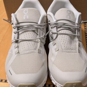 On Cloud 5 - New men's Size 8 0n Running Athletic shoes